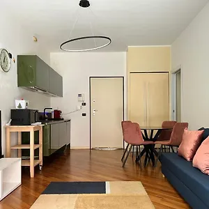 La Casa Di Charlie - Stazione Appartamento Milano